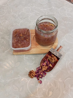 عکسی از دستور مربای گل محمدی باگردو
