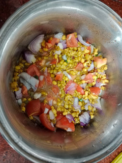 मूंग दाल स्प्राउट्स (moong dal sprouts recipe in Hindi) रेसिपी मुख्य फोटो
