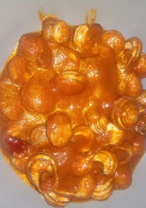 Una foto de Cabrillas con tomate frito