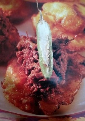 Una foto de Tostones de cerdo en adobo