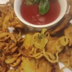 A picture of Crunchy nuddles and potatoes cutlass.
