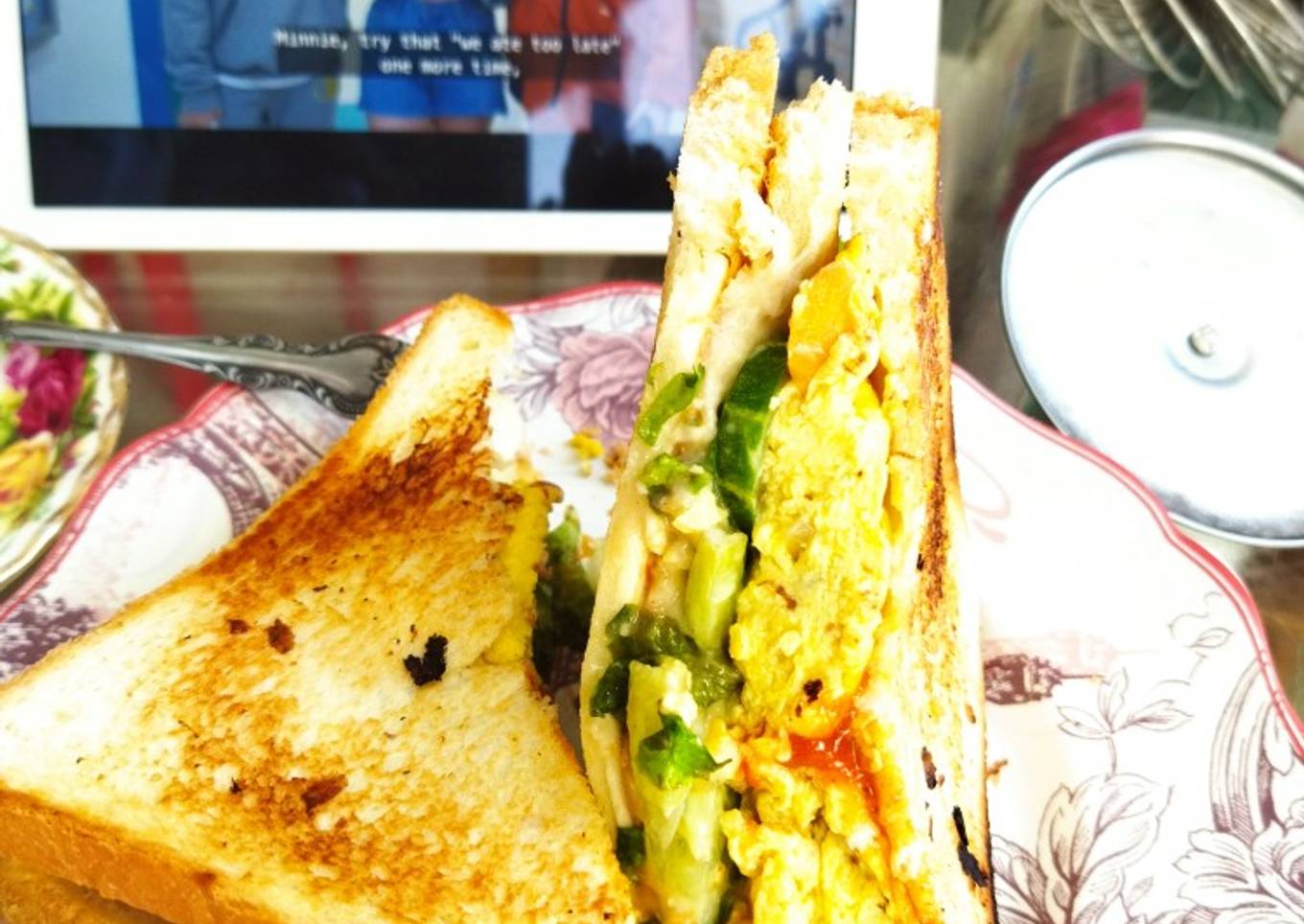 Sandwich telur tuna