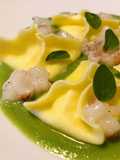 Fagottini di burrata, crudo di gamberi e crema di piselli