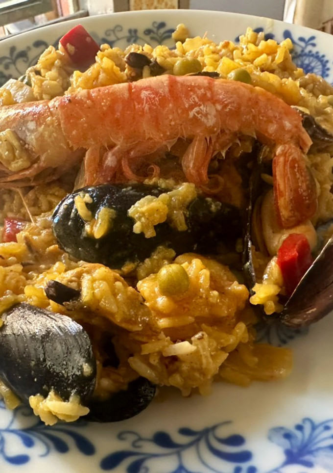 Una foto de Paella valenciana