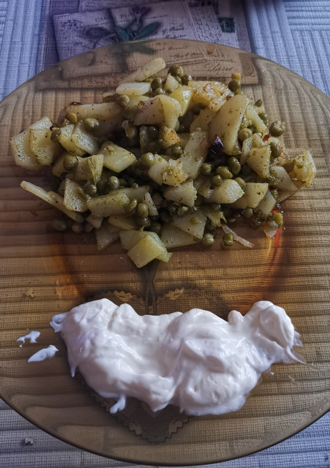 Una foto de Patatas con guisantes