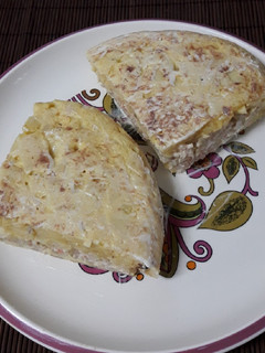 Una foto de Tortilla de patata rellena
