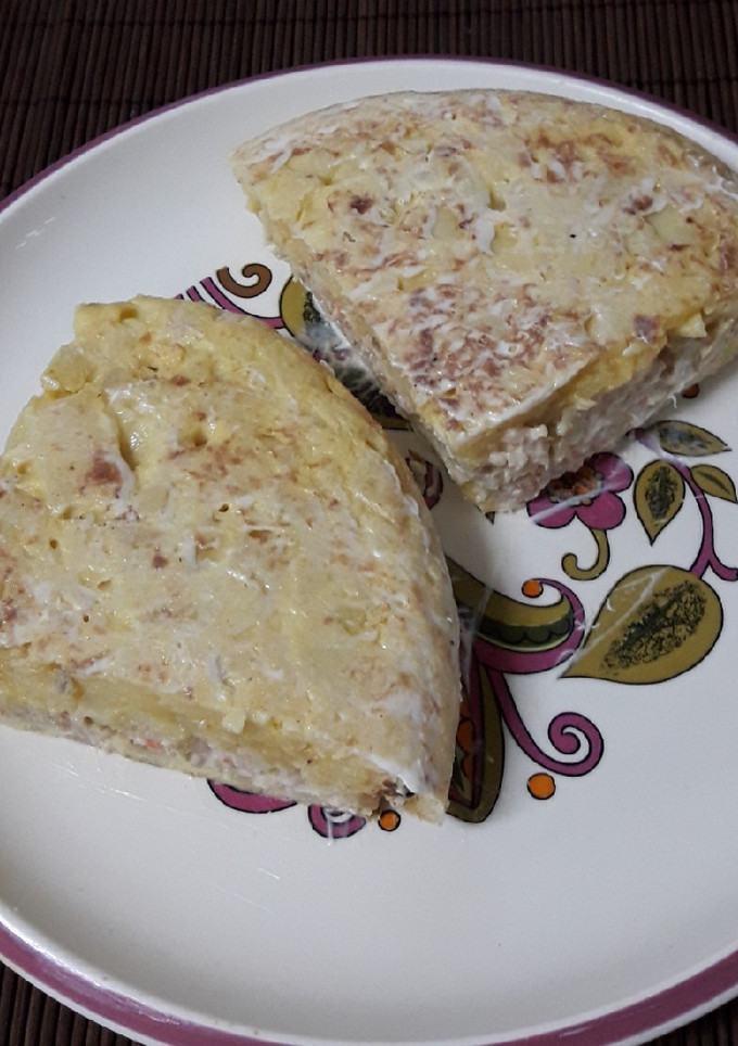 Una foto de Tortilla de patata rellena