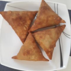 A picture of Beef samosas.