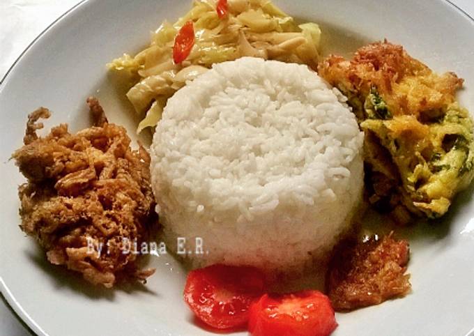 Bagaimana Menyiapkan 3 in 1 Menu (Jangkang Goreng, Tumis Kol Pedas, Telur Dadar Sawi dan Sambal Korek) yang Lezat