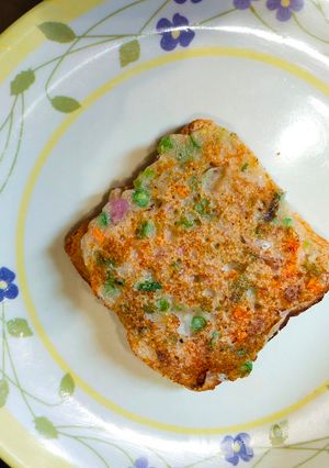 ब्रेड पिज़्ज़ा (bread pizza recipe in hindi) रेसिपी मुख्य फोटो