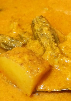 முருங்கைக்காய் குழம்பு(drumstick curry recipe in tamil) செய்முறை முக்கிய புகைப்படம்