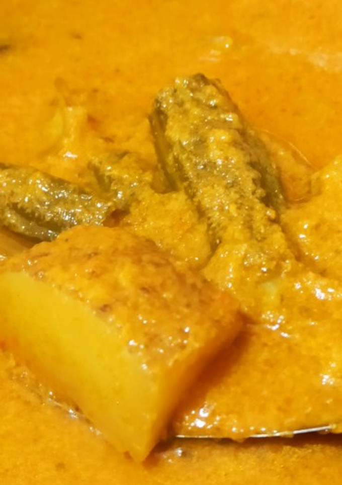 முருங்கைக்காய் குழம்பு(drumstick curry recipe in tamil) செய்முறை முக்கிய புகைப்படம்