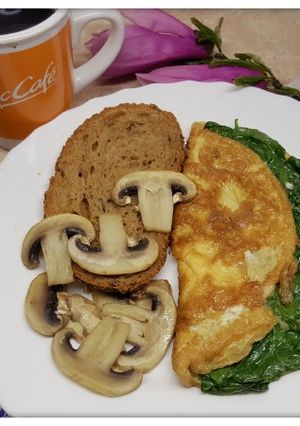 Hình của món Bữa sáng với trứng, rau bina và nấm #cleaneating.