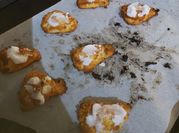 Una foto de scones limon