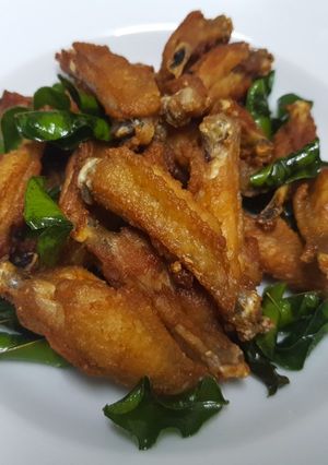 รูปของ ปีกไก่ทอดน้ำปลา