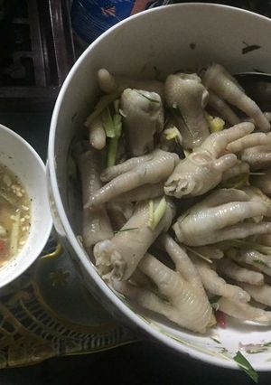 Hình của món Chân gà ướp sả tắc siêu tốc.