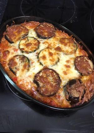 Una foto de Moussaka griega