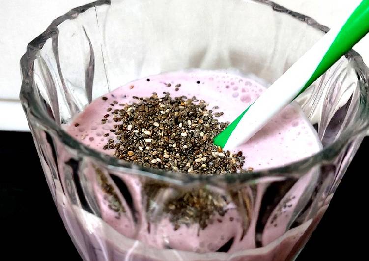 My Yogurt & Grape Drink with Chia Seeds. 😍