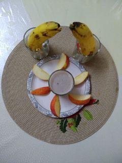 બનાના એપલ શૉટ (Banana Apple Shot Recipe In Gujarati) રેસીપી મુખ્ય ફોટો