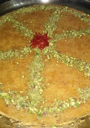 A picture of Nabulsi Knafeh.