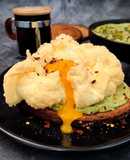 Tostada con huevo nube y hummus de cilantro
