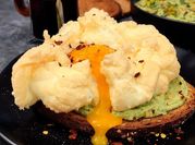 Una foto de hummus desayuno