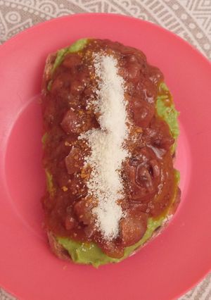 Una foto de Mixto de aguacate y calamaritos 😋👏🏻