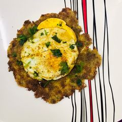 A picture of Potatoes hash browns with fried egg.