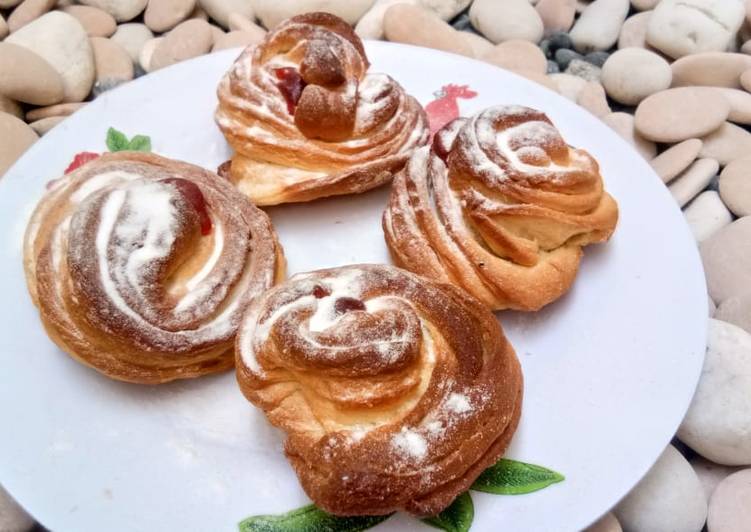 Cruffin (Croissant + Muffin)