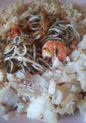 Foto principal de Gulas con langostinos, bacalao y arroz integral