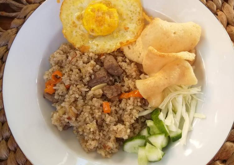 Bagaimana Menyiapkan Nasi Goreng Kari daging sapi, Enak Banget