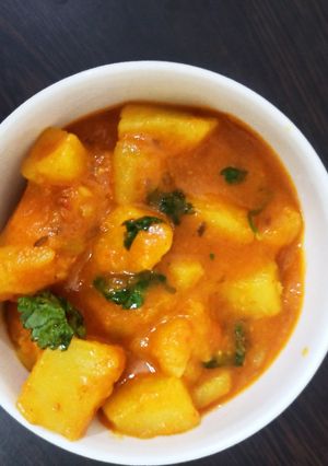 आलू की रसेवाली सिन्धी स्टाइल सब्जी रेसिपी मुख्य फोटो