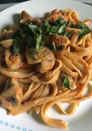 Una foto de Fettuccini de pimiento & queso con champiñones