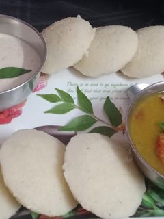 सूजी इडली (Suji idli recipe in hindi) रेसिपी मुख्य फोटो