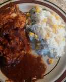Pechugas en mole rojo