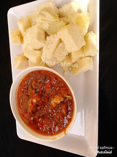 A picture of Scotch bonnet sauce.