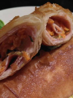 Una foto de Rollitos de jamón rellenos con masa filo