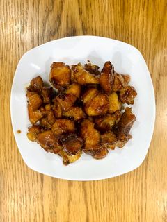 Hình của món Ba chỉ kho mặn ngọt.