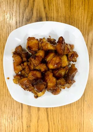 Hình của món Ba chỉ kho mặn ngọt.