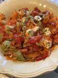 Salade marinée aux tomates,scarole,carottes et mozzarella di buffala sauce melfor