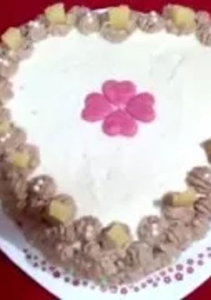 Foto principal de Tarta corazón de nata, trufa y piña