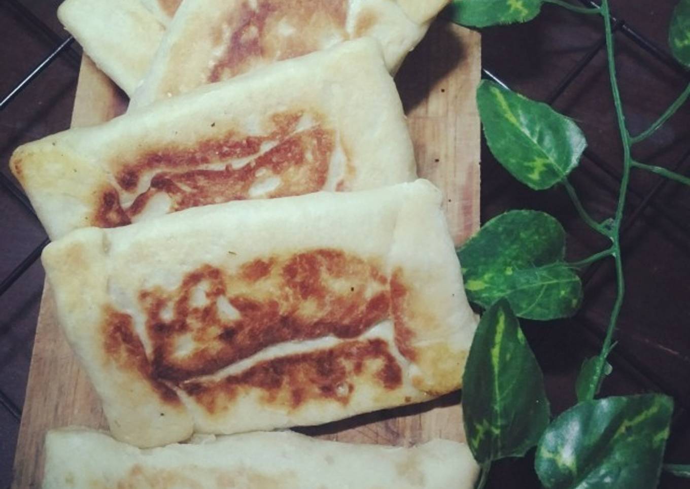 Roti panggang ayam suwir