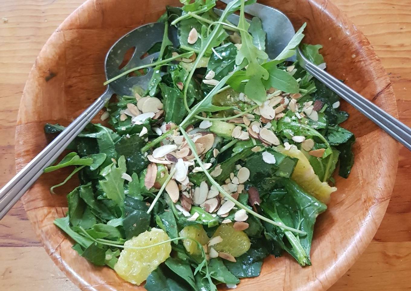 Ensalada de espinacas y arúgula con naranja