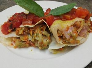 Una foto de Crepes de albahaca rellenos de verdura