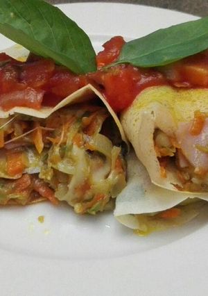 Una foto de Crepes de albahaca rellenos de verdura