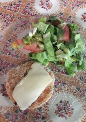 Una foto de Milanesas de calabaza al horno con ensalada