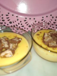صورة لوصفة حلى الكاسترد مع سنيكرز