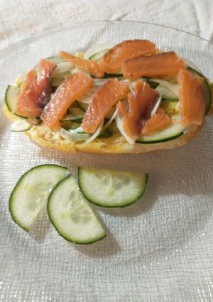 Una foto de Gravlax de salmón