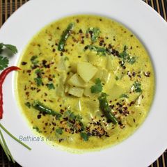 A picture of Raw Papaya Soup in Coconut Milk.