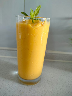 A picture of Mango 🥭 lassi.